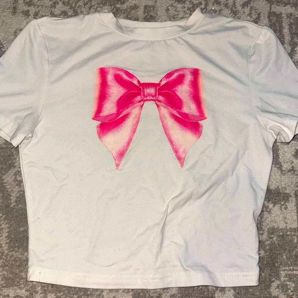 White graphic tee pink bow